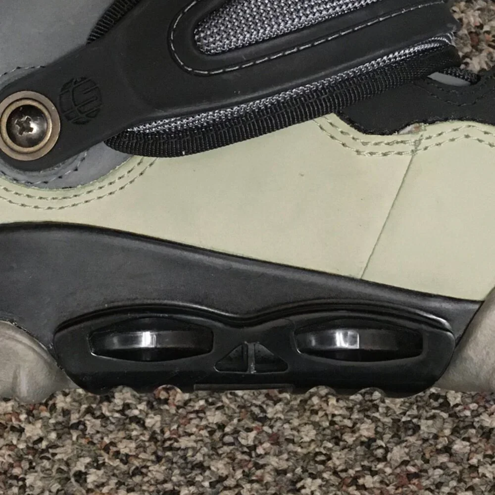 NEW! BURTON FREESTYLE SI STEP IN SNOWBOARD BOOTS!  SIZE 6 WOMENS
